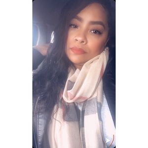 Meet your Posher, Niema